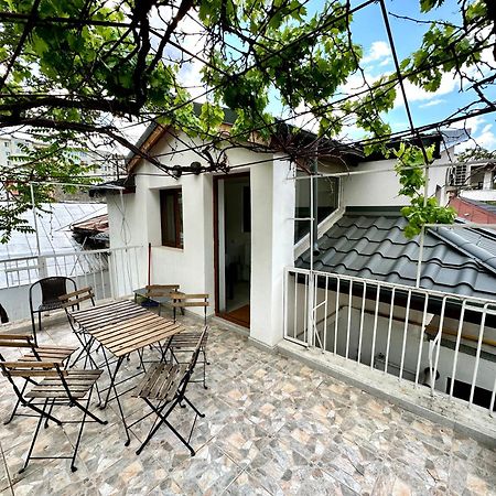 Villa Interbelic House With Courtyard And Terrace à Bucarest Extérieur photo